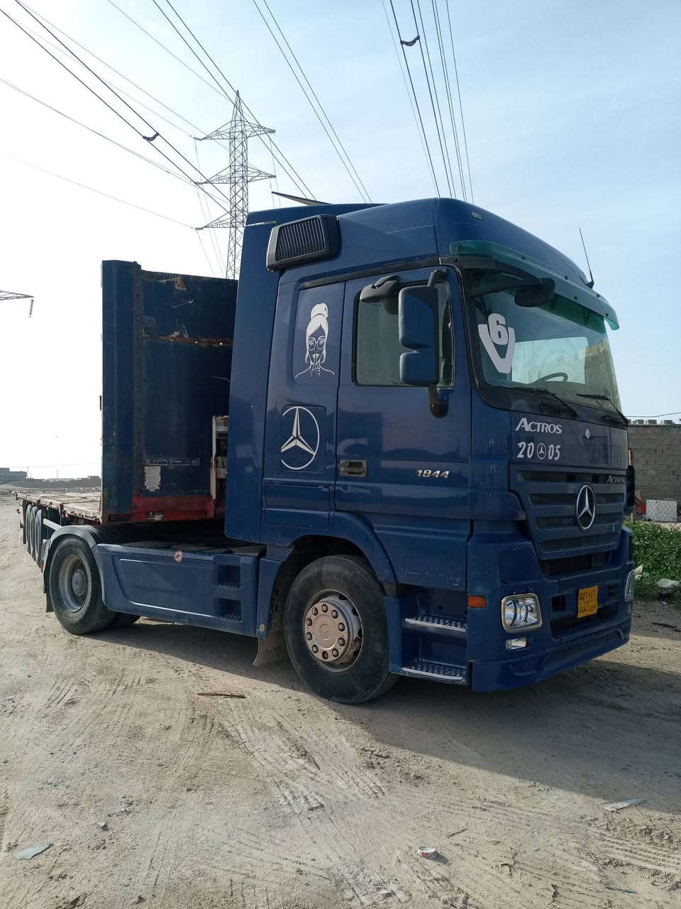 اكتروز مديل 2005 مكينه 1844 كير كلج فول مواصفات كامره حساس رتايدر عربانه مربوطه عليه رقم سليمانيه تحويل سنويه لل28 تخم تاير جوبلس سياره جاهزه للعمل مكاني البصره *********** السعر 260 وبيه مجال
