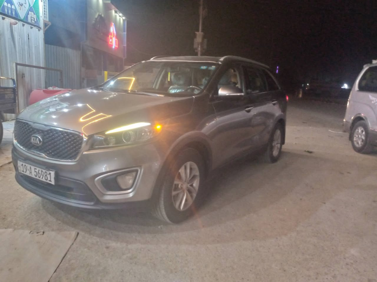 سورنتو  17امريكي رقم كربلاء ضررها مؤشر عليه بصور حادثها بابين جهت السايق مع رش صبغ المكان بدون تبديل بدون ايرباك بدون دواخل  محرك 2400 بيه خيط بخار قليل تبريد شغال تخم تأثير حداديه 5راكب للبيع او مراوس السعر والتفاصيل ***********
