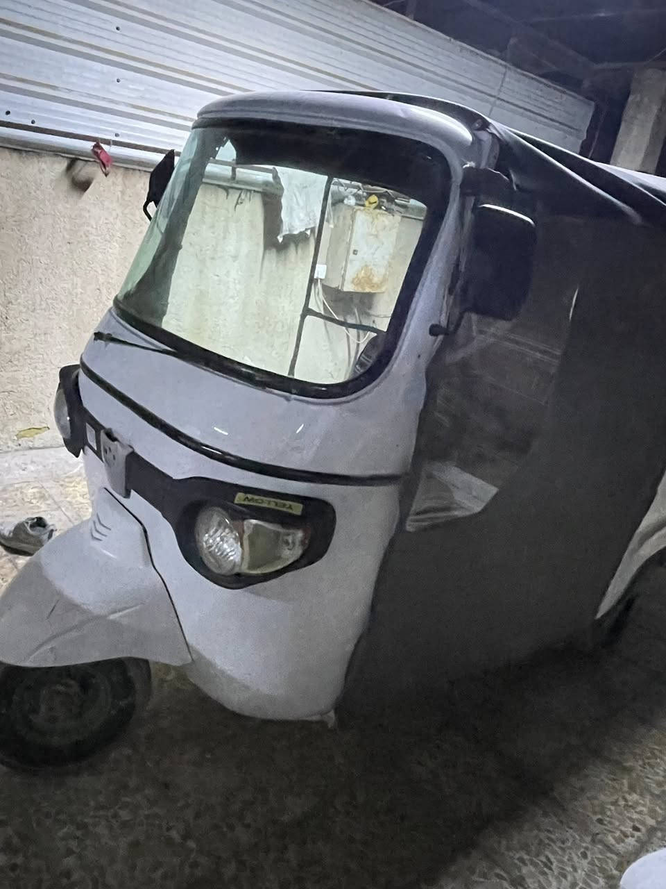 سلام عليكم تكتك بياجو للبيع محركها تفي اس صبغ عام جماليه كهربائيات كلها شغاله ولمكينه مجفته مرا وحده تجفيت عام وتجفيت مال اخو لخو مضبوط اوراق اصوليه موديل 2018 ولمحرك 20تكتك كلش نضيفها وكشرها نضيف  سعر 2/250 مليونين وربع وبيها مجال حك الجيه رقم الهاتف /***********
