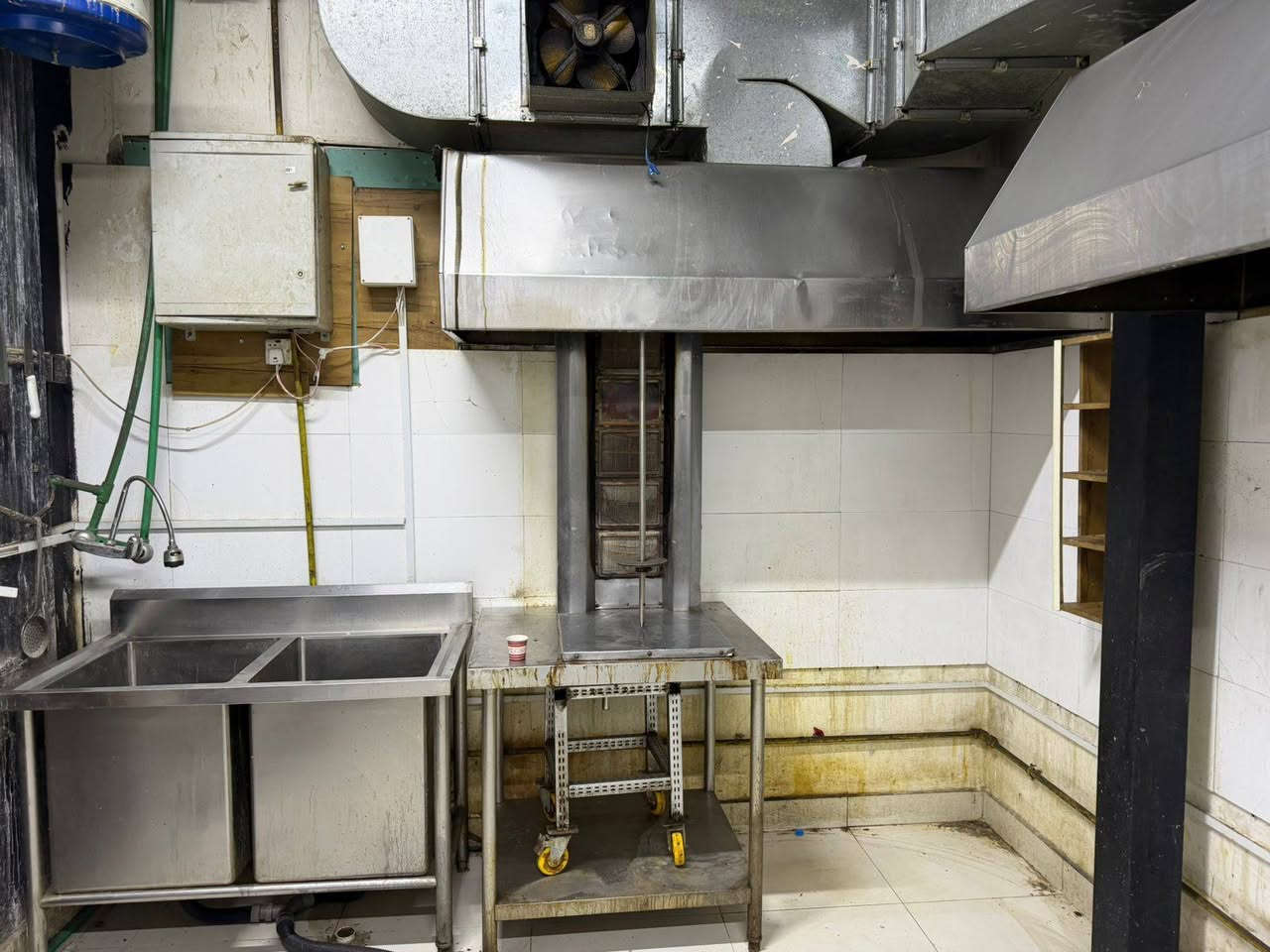 للبيع
فرن البيتزا 
شواية شاورما 
كل الي بالصور للبيع


**إذا كنت صاحب هذا الإعلان وتريد حذفه لأي سبب، رجاءا أرسل رسالة إلى الدعم الفني**