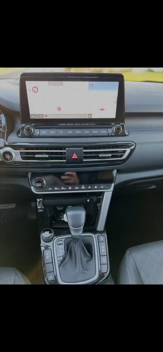 Kia siltos
Kia 
سيلتوز 2023
ماشي / 20 مايل
_______________________
فووول 1/1 
سقف سلايد
داتاشو 
بصمة وتشغيل عن بعد 
شحن لاسلكي موبايل 📲
كشنات جلد / تبريد ❄️ / تدفئه ♨️ / كهرباء ⚡️
كشن خلفي هيتر ♨️ 
تبريد قطعتين 2
شاشه كبيره 
ستيرن هيتو ⭕️
سماعات بوزز
لدات اناره داخليه 🟣
ثلاث وضعيات للقياده   sport 🏁 / normal / smart 
رادار 360 درجة 🛜
اوتو هولد 
هاندبريك بصمه 
دفع رباعي  ( دبل اكسل ) 🛞
فوووول الفول 1/1 
_______________________
ضررها فقط ( چامرلغ وربع باب صبغ  بدون دواخل ) 
مكان السياره اربيل📍

بدون رقم تترقم اربيل سليمانيا دهوك 

اتصال /   *********** 📞 واتساب
