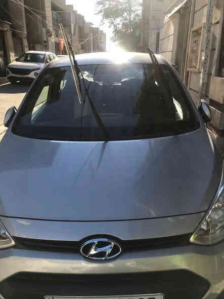 السلام عليكم 
عندي سياره اكراند 2015 
مكفوله من الحادث 
ماعده بعض الشخوط رقم بغداد باسمي
محرك 4 سلندر مرآة كهربائية شاشة اندرويد 
عداد المسافه 39 الف كيلو متر حقيقي السياره 
تبريد ممتاز الحداديه والكهربائيات والمحرك والكير ممتازات 
وكلها شغاله وبحالة الشركه سويج تشغل عدد ٢ ريموت 
الاصلي 
مكاني السيارة بغداد العطفيه قرب نادي الزوراء 
راعي السياره حيدر ابو حسين الاتصال  ***********  الاسعر اتصل بي
