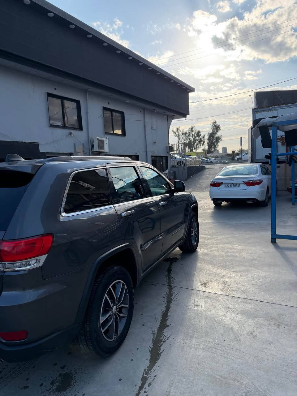 Jeep Grand Cherokee 2017 🔥
V6 3.6L / 295 Horsepower ✈️
جێب گراند چیرۆکی لیمیتید ٢٠١٧ سفری شەریکەی هارلم کلین تایتل دەعامی بۆ دەعامی بە شەرت گێر مەکینە بەشەرت هەمووگیانی دەقی شەریکە ماوەتەوە 112,000mile ڕۆشتووە سەنەوی رەقەم تازەیە
مواسەفاتی لیمیتید واتا فول مواسەفات : 
٥ مۆدی لێخوڕین / پانۆراما / شاشە گەورە / کوشن هیتەر / ڕاداری پێش و پشت / تراکشن کۆنترۆل / داون هێل ئەسست / سوکان شەفت / ئاوێنە ڕادار /ئاوێنە کارەبای / دەرگا بەسمە / کوشن جلد / زۆر مواسەفاتی تر 
سەیارەکە بێ مەسرەفەو تەقەو ڕەقەی بەشەرت 
شوێن : کەرکوک 
ژمارەی مۆبایل :*********** كركوك, العراق
