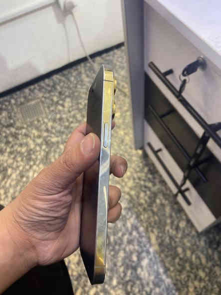 14 برو ماكس مطلي بالذهب الشاصي جارد ومبدل شاشة اصلية تفصيخ وباب مال سيمكارت فقط فقط 
٢٥٦ ذاكرته بطارية 🔋 90 السعر 670 الف 
*********** المكان بغداد زيونة او بلديات
