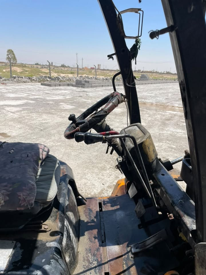 رافعة صيني محرك أزوزة للبيع محرك نظيف يحتاجلها ملاحظات سعرها ٣٥ وبيها مجال بسيط رقمي للاتصال ***********
