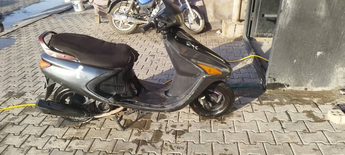 دراجه ماكس فراشه مجفته مره وحده دراجه نكره سلف وهندر واحد تشتغل باتري جديد وتايرات جديد وعليه صالنصه fm سعر 450الف وبيه مجال للطيبين مكاني نجف حي القادسيه شارع زهور 
رقمي ***********
