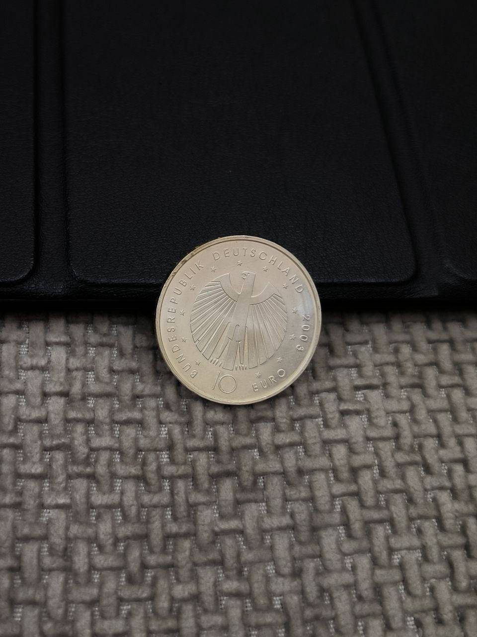 تذكاريات بطولة كأس العالم في المانيا ٢٠٠٦
فضة ٩٢٥ وزن  ١٨ غرام للعملة 
سعر القطعة الوحدة ٨٥ الف 
يتوفر توصيل


**إذا كنت صاحب هذا الإعلان وتريد حذفه لأي سبب، رجاءا أرسل رسالة إلى الدعم الفني**