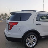 سياره نوع فورد اكسبلور وارد امريكي موديل 2013 حادث امريكه قبق جنطه فقط...