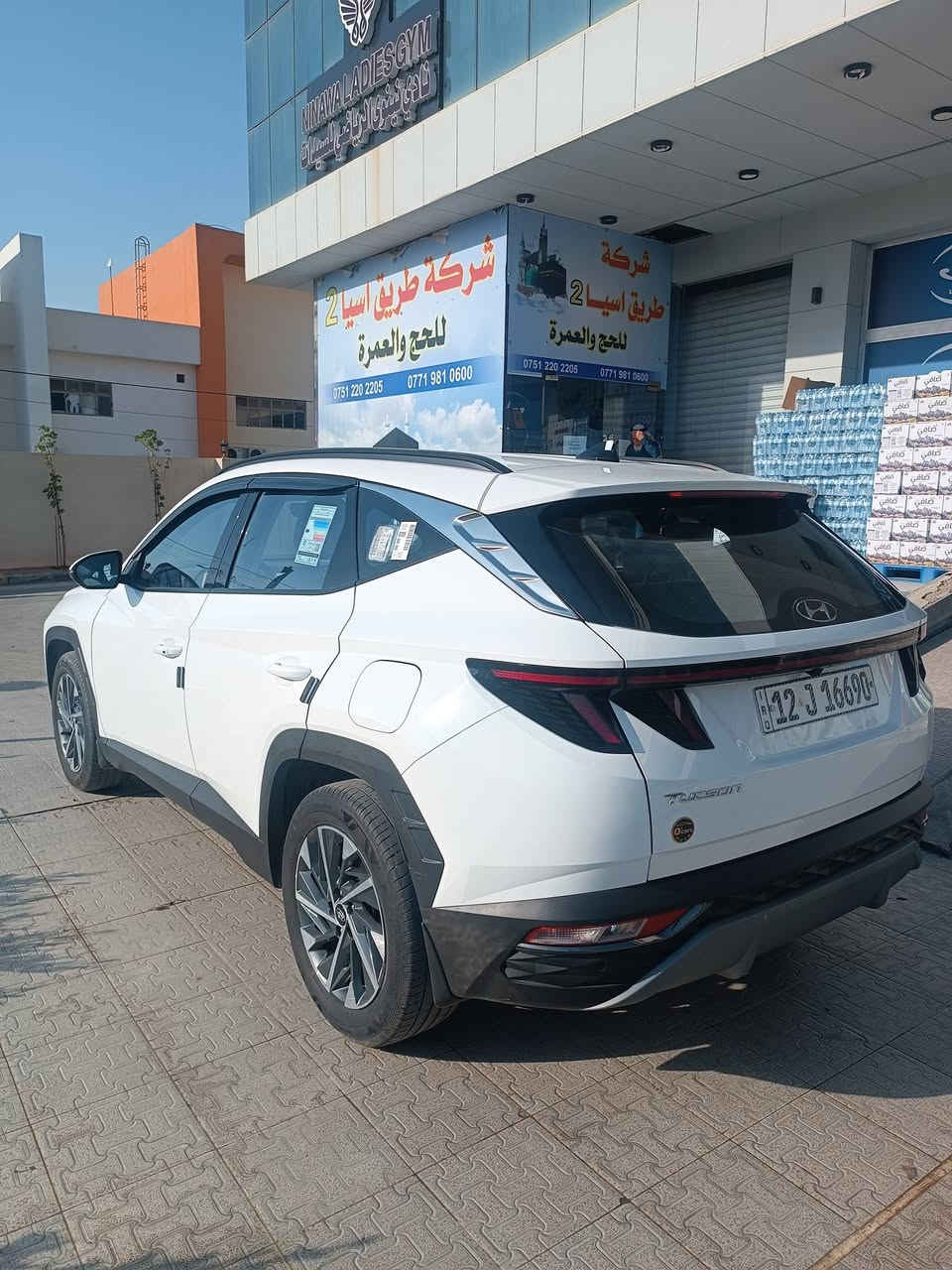 🚗 للبيع – هيونداي توسان 2024 🚗
✅ محرك 2000 سي سي – 4 سلندر
✅ ناقل حركة أوتوماتيك 6 سرعات
✅ نظام دفع أمامي (FWD)
✅ ماشية 41,000 كم فقط
✅ رقم السيارة: نينوى 12 J 16690
🔹 شاشة معلومات كبيرة
🔹 كاميرا خلفية
🔹 حساسات أمامية وخلفية
🔹 بلوتوث
🔹 مثبت سرعة
🔹 تشغيل بصمة للأبواب
🔹 تشغيل عن بُعد
🔹 مرايا كهربائية متحركة مع إشارات جانبية مدمجة
🔹 مكيف أوتوماتيك مزدوج (تبريد وتدفئة)
🔹 نظام مانع الانغلاق ABS
🔹 نظام الثبات الإلكتروني ESP
🚘 السيارة نظيفة جدًا وجاهزة للفحص والمعاينة، استخدام شخصي وبحالة ممتازة.
💰 السعر: 21,000 دولار 📌 السعر قابل للتفاوض للجادين فقط.
📞 للاستفسار والاتصال: ***********--***********
🌹 الرجاء التواصل من الجادين فقط.
