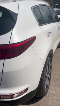 كيا سبورتاج  موديل 2018خليجي لا تبديل ولا صبخ  يوجد خدوش محرك 2000 الع...