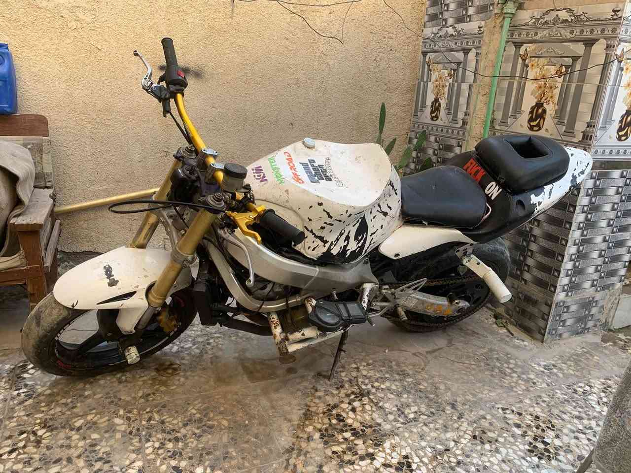 سلام عليكم امفوراي للبيع مستعجل مستعجل مستعجل سعر مليونين 2 بيها مجال اول كصه شغاله نكره بيها نواقص بريكات فقط كفرات كامله مكاني بغداد *********** غير متواجد عل فيس

