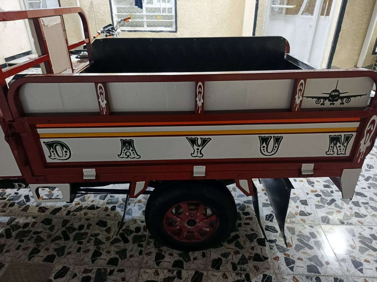 سلام عليكم ستوته لبيع مديل 2016 اوراق اصوليه ستوته جاهزه ربع مذب عليه كفاله عامه السعر مليون 500 وبيه مجال حق جيه مكان كوت مركز مدينه هاذ رقم***********
