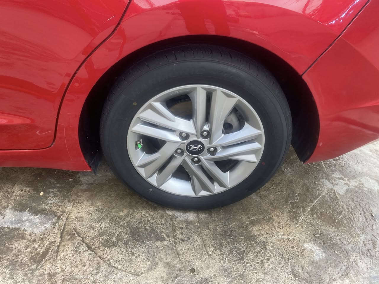 ويل او تاير اصلي جدد كلش تايرات انضاف كلش بدون تصليح بدون عواج  مراوس ويه ويل عادي او تاير حجم ١٥ مكاني يغداد الشعب رقمي *********** معه فرق
