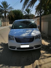 دوج • كرايسلر • تاون كنتري • 2011 • سيارة • ابواب كهرباء • شاشة سقف • ...