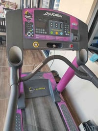 جهاز جري • Life Fitness • نظيف ٩٩٪