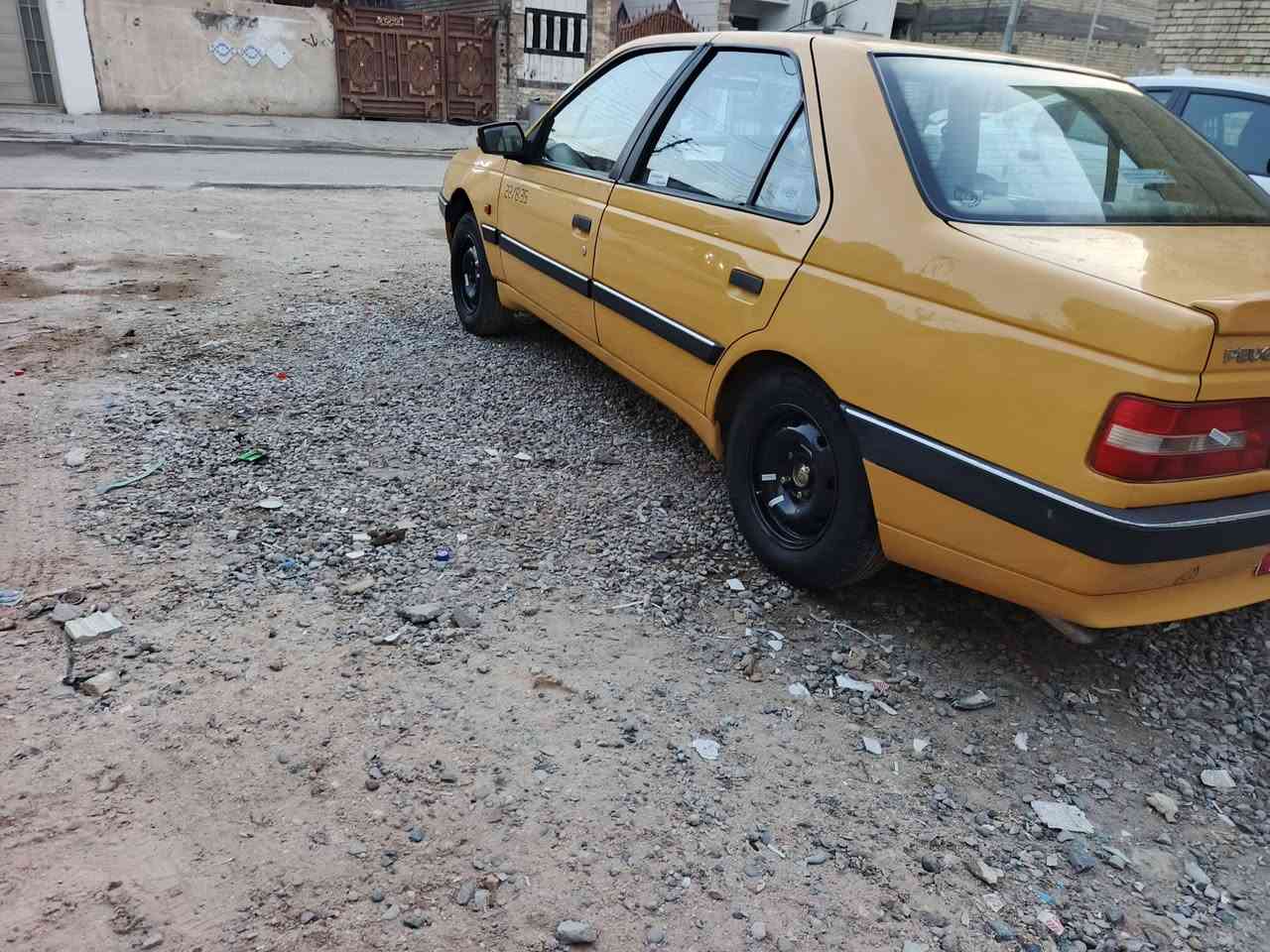 سلام عليكم بيجو الميس موديل 16 دشبول عالي
دواخل جديده كير مكينه خير من الله 

تخم تاير باتر جديد 
دسك بنز جديد راتيتر مكينه جديده صدر امام وخلفي جديد 
كهربايات كلها شغاله تبريد جديده 
بيها صبغ بين الباب وجاملخ مشر بل صور 
دشبول عالي شاشه 
السعر 40 وبيها مجال قليل 
مكان سياره بغداد البلديات الظباط 
***********
