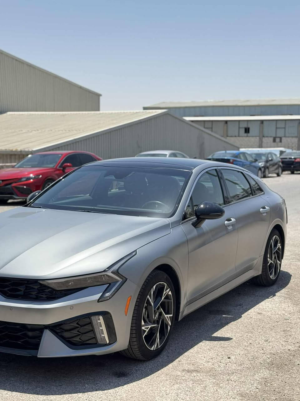 الـسلام عليكم جميعاً
للبيع K5 موديل 2025 GTLINE 
فول مواصفات لون طافي بلادي 

سيارة رقم انبار معوقين بأسمي شخصياً 
شرط الوكاله وماشيه 23 الف كيلو متر

سياره بدون ضرر تخريب بيها فقط بارد باقي كلها 
بلادي شرط بدون تبديل كفاله من دعاميه لدعاميه 

مواصفاتها 
مكينه 2500 تنفس طبيعي المرغرب 
مازدات ذكيه تصعد وتنزل وتفتر معه لاستدارة 
كشافات ضباب بك لايت LED
أشاير بالمري بانوراماك
حساسات امامي + خلفي 
رادارات 360 من جميع الجوانب 
قياده ذاتيه + تحديد مسار
توقف ذاتي +رادار تفاعلي 
مثبت سرعه + أوامر صوتيه 
شاشه گامل متصل شاشة اعطال 
شاشت تكيف  هندبريك بصمه 
(5) وضعيات قياده  شحن لاسلكي 
دفع AWD وتو هولد كرسي كهربائي جلد 
تدفئة مقاعد إماميه تدفئة ستيرن 
سماعات BOSE  أضويه داخليه لمس 
داخل احمر بلادي دبل جام عزل يخبل 
وبعد بيها موصفات اكثر 

مكانها الرمادي الانبار رقمي ***********
