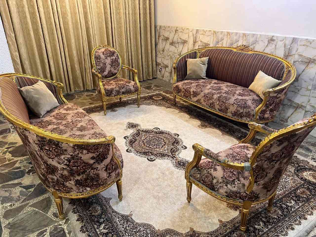 تخم مصري ٨ مقاعد ناعم خشب زان السعر 250 مكانه المنصور***********
