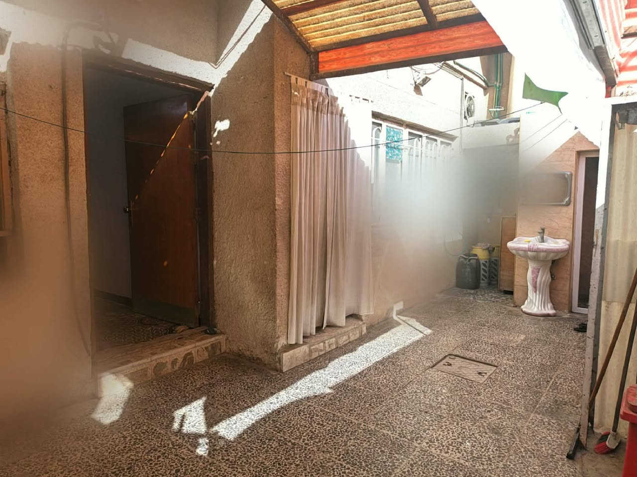 السلام عليكم ورحمة الله وبركاتة
دار للبيع مساحه الموقع الشعلة شارع سيد شناوة مقابيل افران الزهراء 
اول فرع ثاني بيت على ايدك اليسرى يم ركن
للاستفسار التواصل على الرقم 
***********
