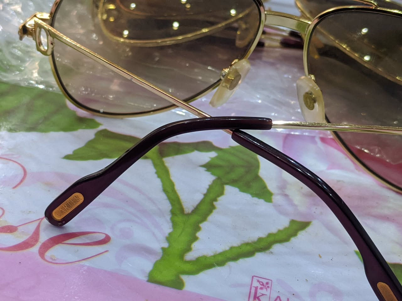 نظارات كارتير  سانتوس كوبى نسخه طبق الاصل عدسات زيرو بدون اى خدش  اللون الجوزى الاصلى جديده لم تستخدم مخزون تنفع هديه العيد 
السعر على الخاص


**إذا كنت صاحب هذا الإعلان وتريد حذفه لأي سبب، رجاءا أرسل رسالة إلى الدعم الفني**