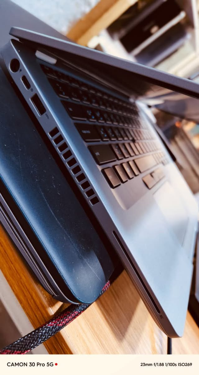 � فرصة مميزة – Dell Latitude 5410 للبيع 🔥

💻 جهاز عملي وأداء قوي مناسب للدراسة، الشغل، والبرامج

✨ المواصفات:
• i5 الجيل العاشر
• رام 8GB
• 256GB SSD سريع
• شاشة 14 إنج FHD نقية وواضحة

📌 الحالة: نضيف جدًا واستعمال خفيف
🚀 سرعة وأداء ممتاز مقابل السعر

💰 السعر: 340,000 دينار

📞 للتواصل: ***********
الجهاز جاهز للفحص والتجربة �
