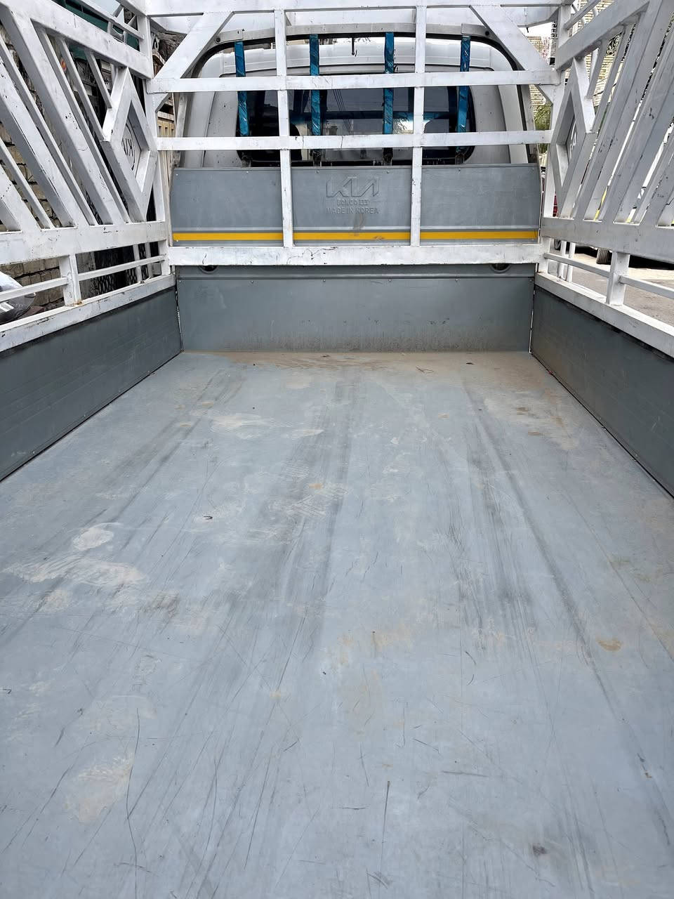 السلام عليكم للبيع كيا فحل 2019 رقم بغداد مسكر 7كير كفاله عامه محجر بيها سياره جديدة وبلعافيه ع الياخذها مكان بغداد اتصل واني خادم لطيبين ***********
