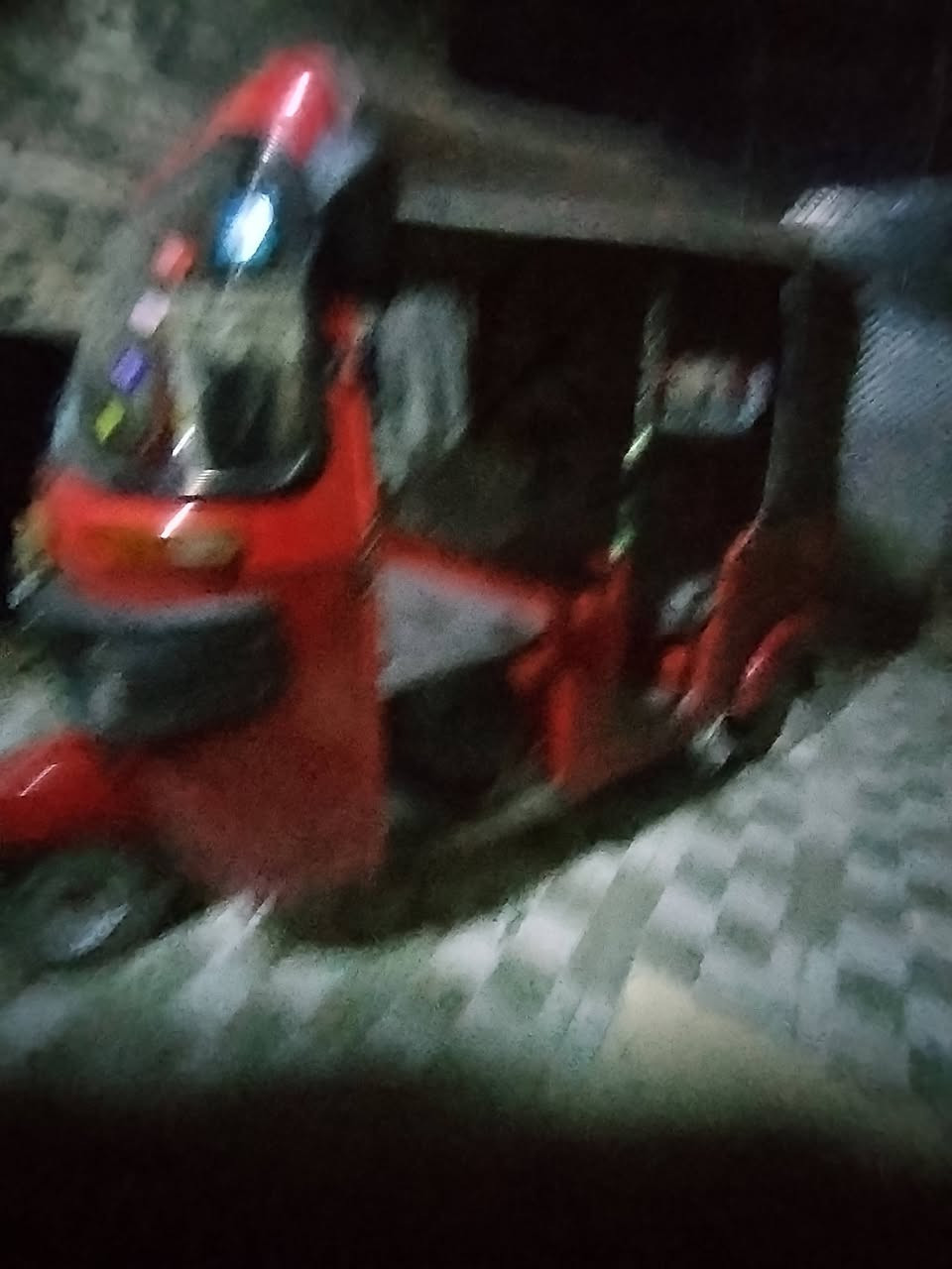 تكتك لبيع موديل 
18 رقم وسنويه مكفوله الشراي يخابر المكان بغداد الكماليه شارع اصفر ***********
