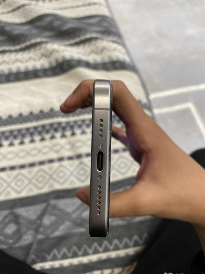 ايفون 15 برو ماكس 📱

لون تيتانيوم المميز 🩶 
بطاريه 88🔋
ذاكره 256 
الجهاز ZA/A
دبل سيم كرت
مبدل شاشه نوعيه تخبل 
فيس إيدي شغال 
سماعه داخليه ما تشتغل لزم من تخبر تفتح سبيكر بس بل مخابره تفتح سبيكر الصوت عالي بل برامج 
الباقي ضمان شهر شرط ما بي خلل عطل 
السعر 635 بي مجال شراي رسلني 🩶


**إذا كنت صاحب هذا الإعلان وتريد حذفه لأي سبب، رجاءا أرسل رسالة إلى الدعم الفني**