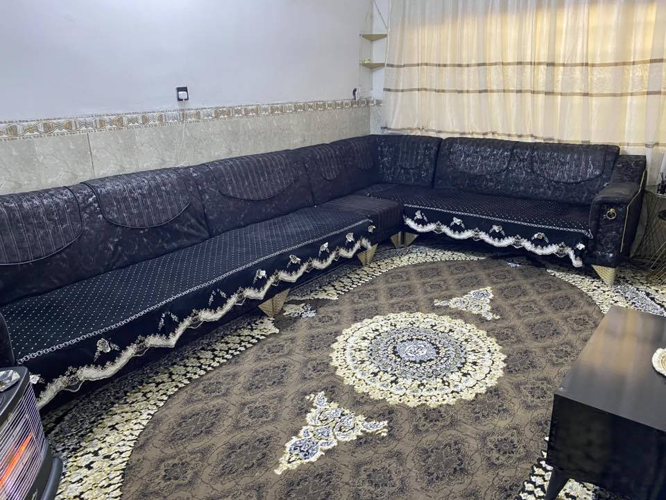 ديوان عشر مقاعد وميز بلازما وطبلة وسطية مع المفارش للبيع العنوان الدورة للاستفسار على الرقم ***********
الميز بعد بي رفوف تعليك شايليهن
