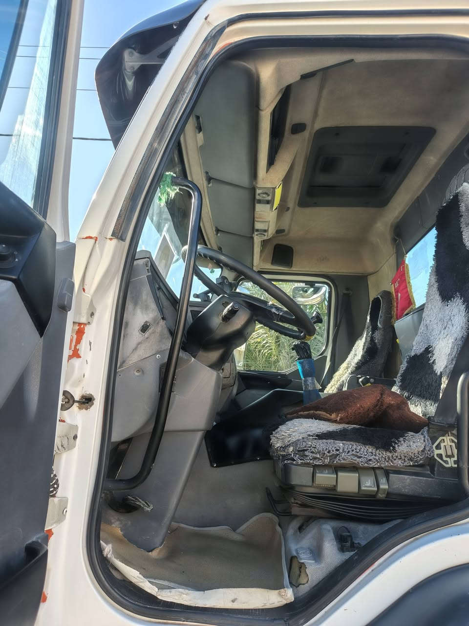 رينو للبيع ٢٠٠٥ (١٠متر) بم و نوزل محور رقم سليمانيه سنوية صاقطه سعر٢٥٠ وب مجال ***********3
