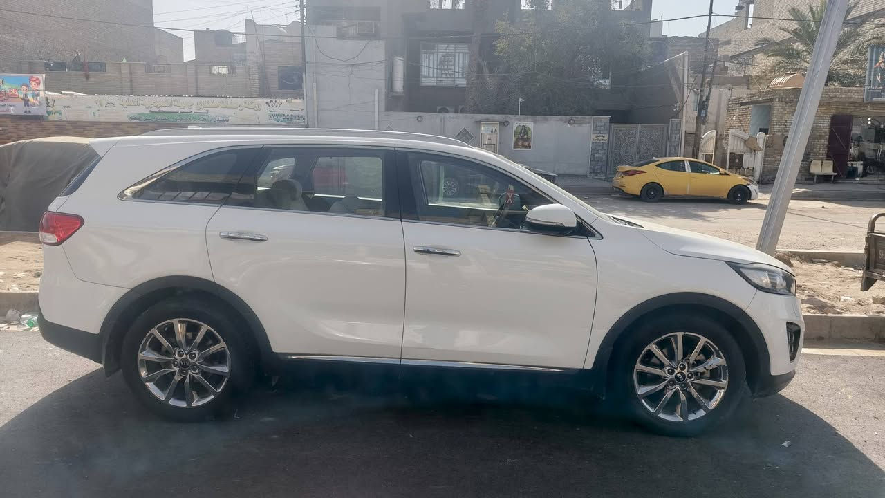 ماشية ١٢٠ الف 
بيهة بابتين بس كلير بيهن مابيهن معجون
جمالغ اليمن شخط معجن او مصبوغ او طخات بسيطة
تو ويل حساسات 
بنوراما  
للستفسار اتصال على الرقم***********
