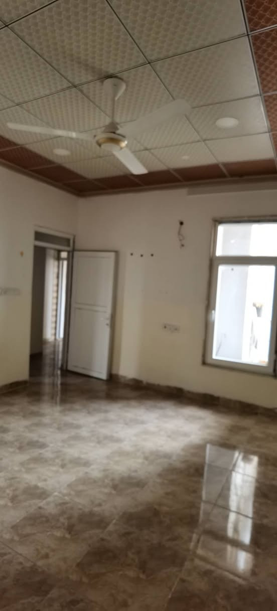 شقة للايجار 150 الف
غرفتين ومطبخ وصحيات
للاستفسار
***********
***********
***********
***********
