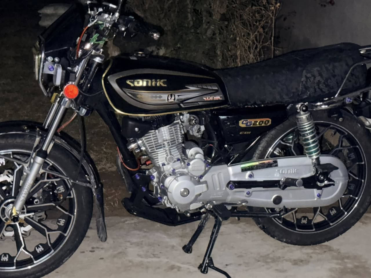 دراجه سيفان مديل 2024محرك200cنضيفه السعر👈🏼 1,000,300وبيها مجال للتواصل ***********العنوان النجف خان الربع
