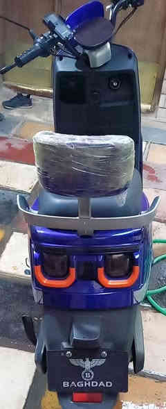دراجه شحن بغداد موديل 2025ام عيون
ماشيه ثلاث اشهر جديده 
بطاريات عاطله 2فقط 
دراجه مابيهه اضرار فقط بطاريات 
السعر الحقيقي 850
للبيع 400
مكاني بغداد الغدير ***********
بي وتساب
