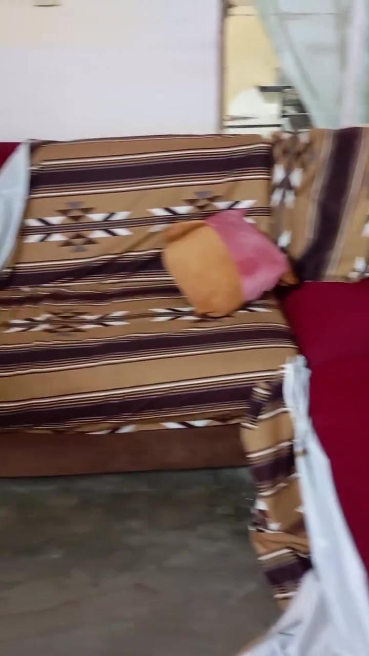 ديوان للبيع بي ضرر بل تجوة نضيف فول لون جوزي هاذة غلاف فوكاه السعر 70وبي مجال***********
