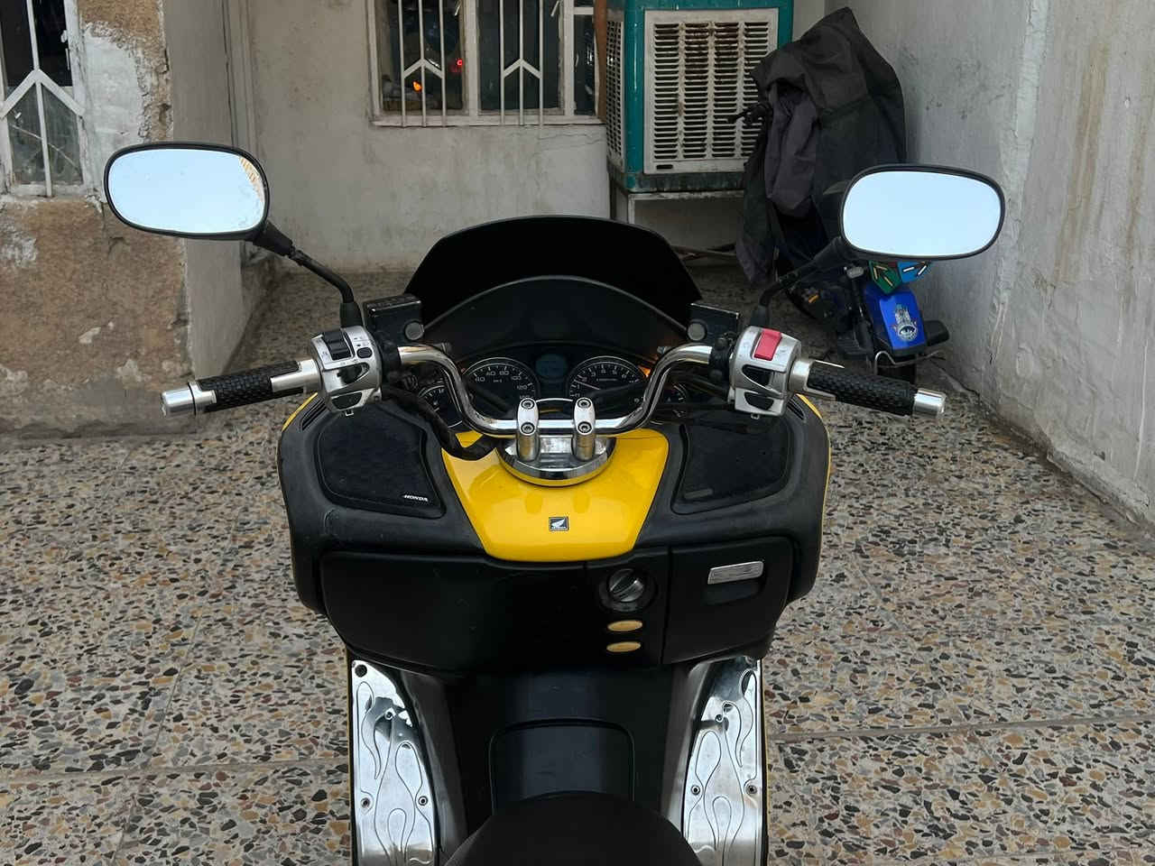 فورزه بصمه 0️⃣ 9️⃣ كرستال
جاهزه دراجه مابيهه نقص 
شلعه ومعدل كهربائيات شغاله 
اوياله ذهبيه افجوج ذهبيه علايم بلاديه
مكاني بغداد *********** السعر مليون وميه
