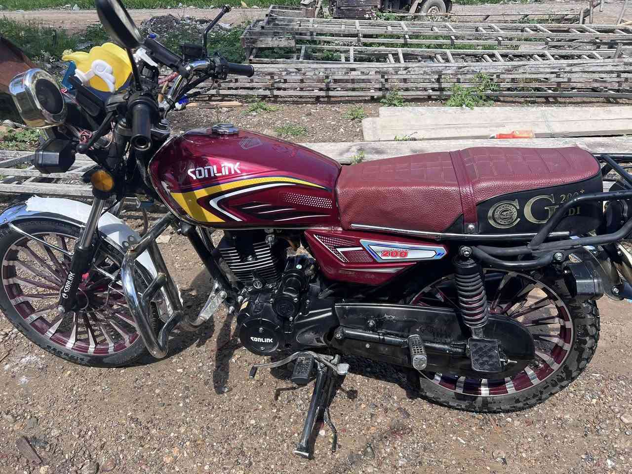 السلام عليكم دراجه سيفان 25للبيع السعر 700وبيها مجال للشراي ***********المو شراي لا يتعبني
