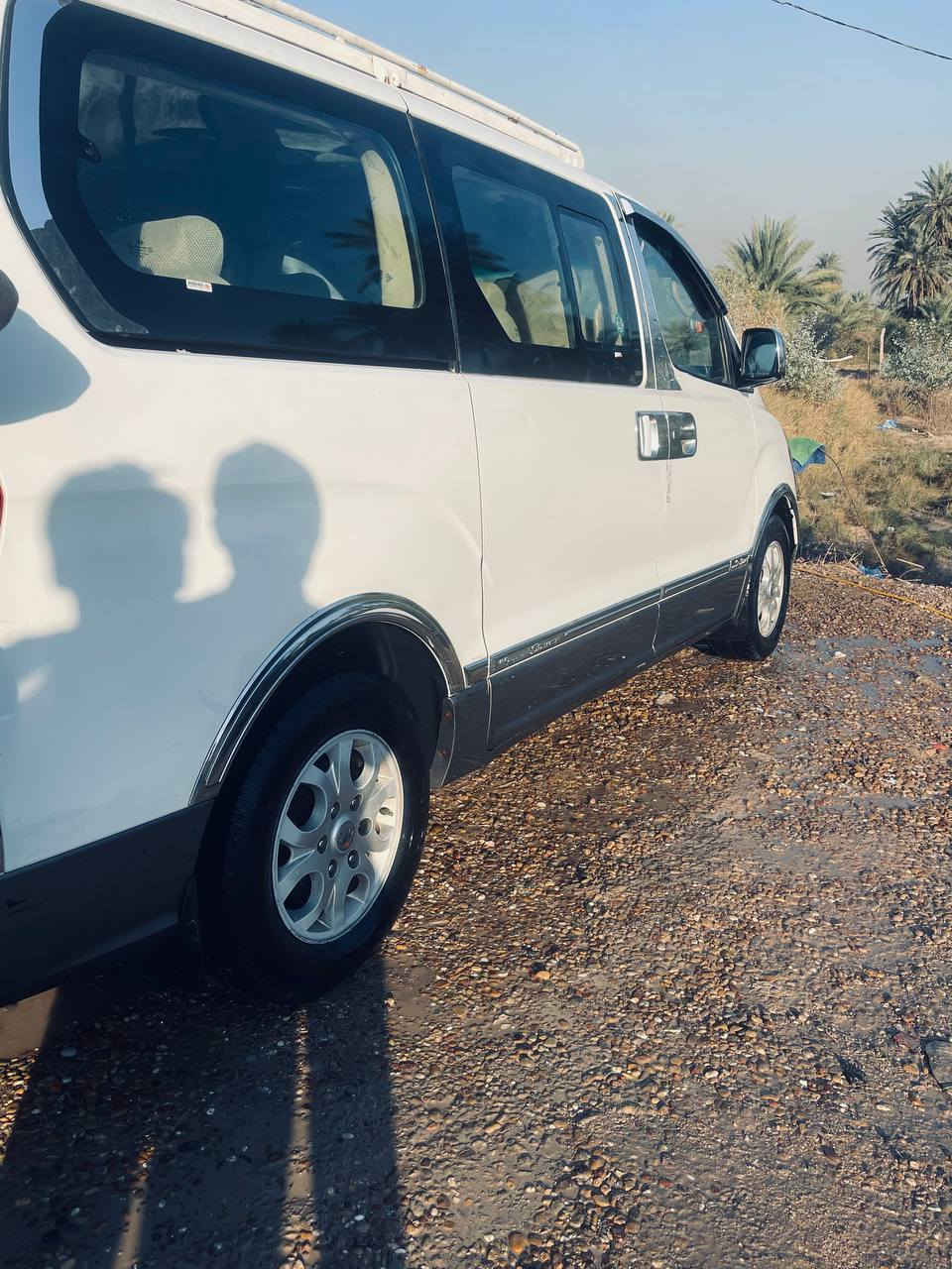 السلام عليكم ستاركس موديل ١٠ مفتوح مكفوله كفاله عامه محرك جديد لا تنقيص ولا تبخير تبريد ثلج  عدا باب السائق مرشوش بدون ضربه او معجون صدر جديد تايرات تخم جديد مواصفات سبع الوان تحكم سترين كلها ع بلاد سعر خاص او الاتصال *********** المكان بغداد/ اللطيفيه
