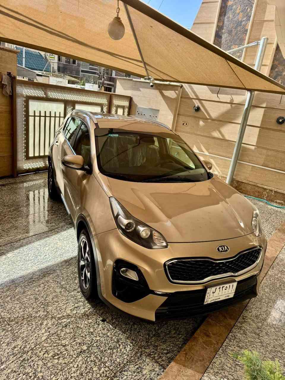 كيا سبورتج 2019 خليجي رقم بغداد بيها قطعتين صبغ اثر طخه صغيره السونر موجود بلصور ماشيه 128الف رايدها 174 وبيها مجال الاتصال ***********
