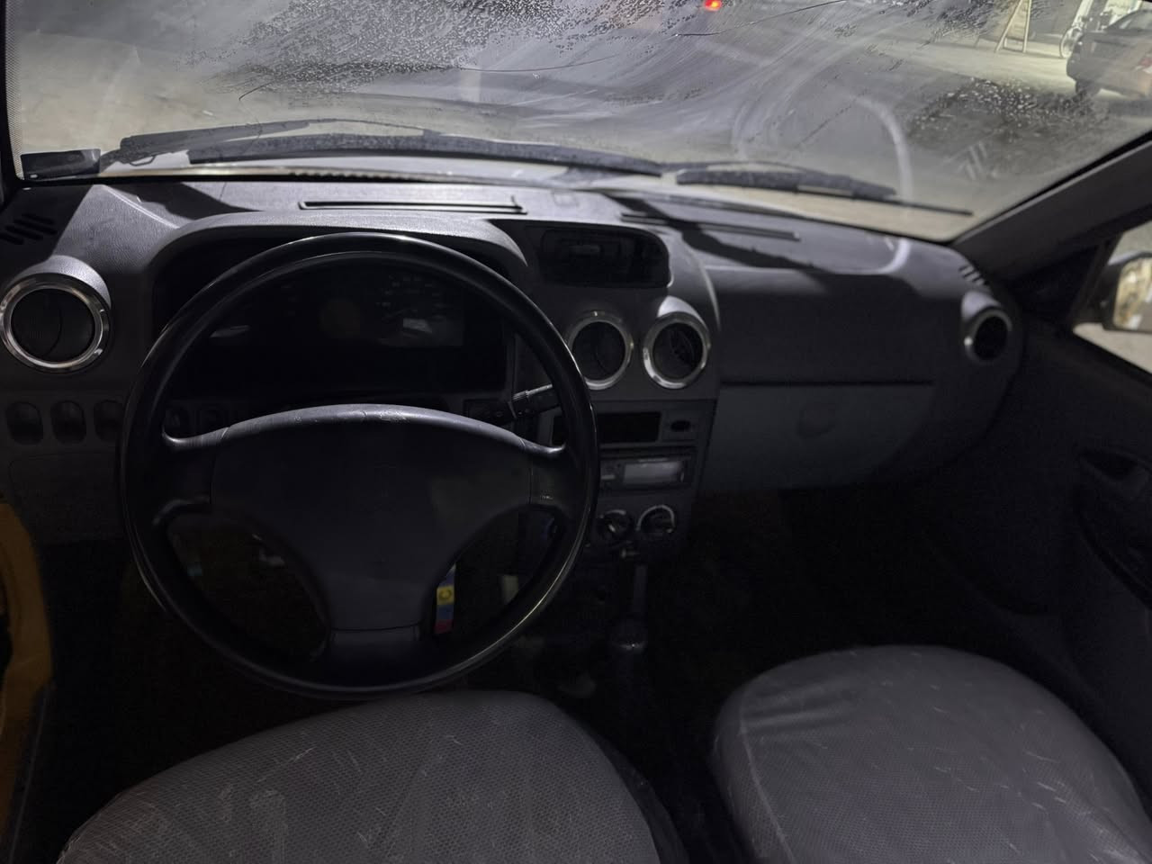 السلام عليكم سايبه موديل 2015السياره خير من الله كير مكينه او حداديه خير من الله السياره معروضه 
السعر33$
مكان السياره حله مركز 
***********
