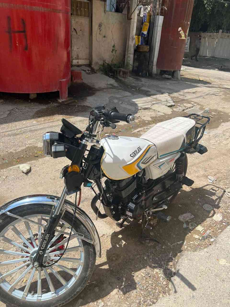 سلام عليكم دراجه سونك 200cc ضاغطه وزنجيل مكينه دايون خمس نمر تشغيل عن بعد قفل حساس مكينه مكفوله دراجه جديده موديل 2025 منزلها من شركه بشهر 2 ممشاها 7الآف سويجين بصمتين اي نقص مابيها السعر 950 بيها مجال بسيط


**إذا كنت صاحب هذا الإعلان وتريد حذفه لأي سبب، رجاءا أرسل رسالة إلى الدعم الفني**
