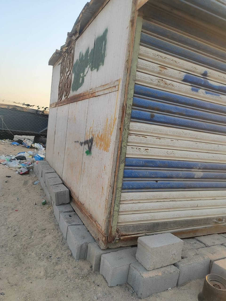 كرفان للبيع 4+3مرتب بي رفوف ضلعين 
مكانه البصره الزبير *********** ابو الخصيب, البصرة
