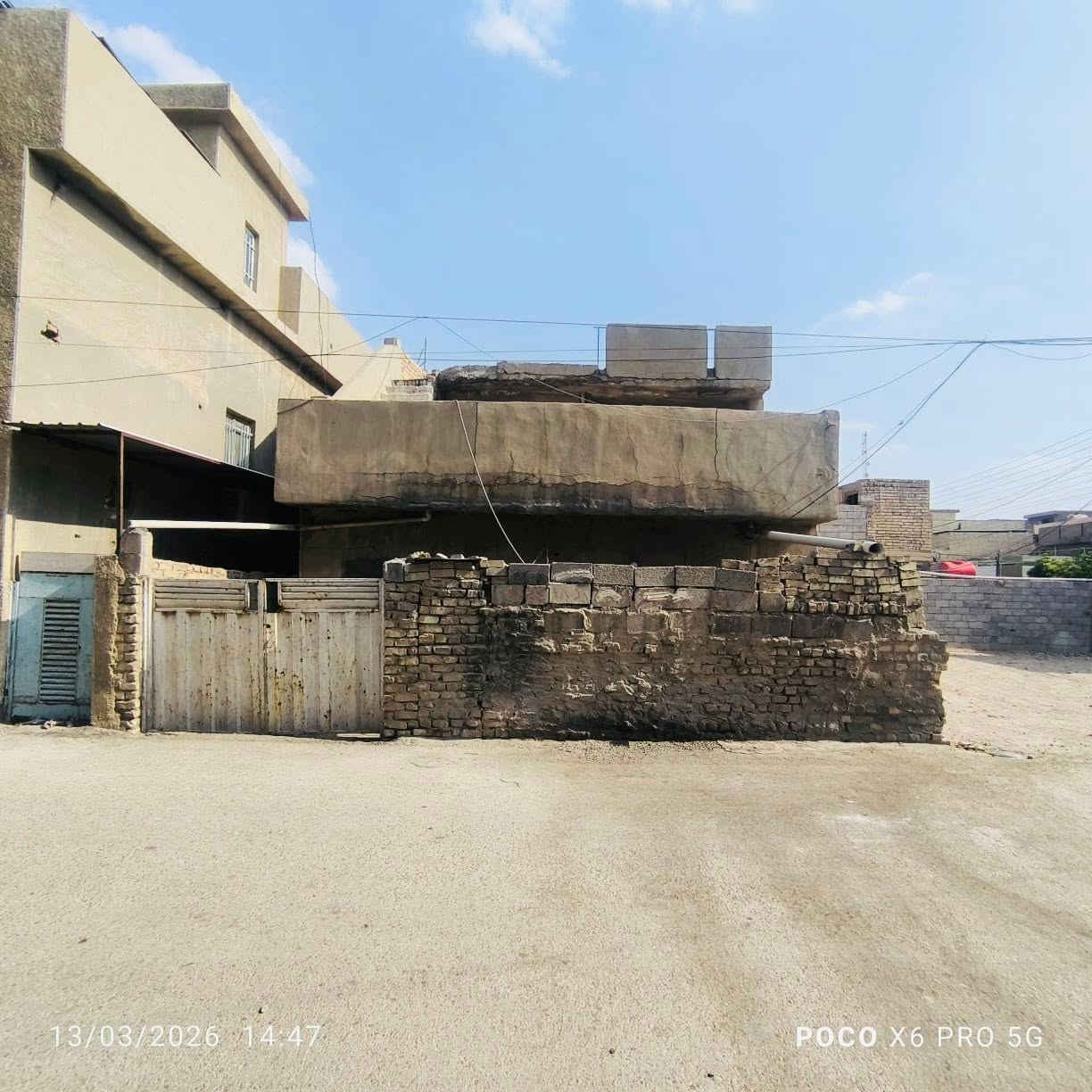 دار للبيع في جسر دياله مقابيل الجنسيه 

المساحه 114متر طابو صرف 
ستقبال +هول
3غرف نوم 
صحيات 
مطبخ 
للسفسار اكثر اتصال علا رقم 
***********
