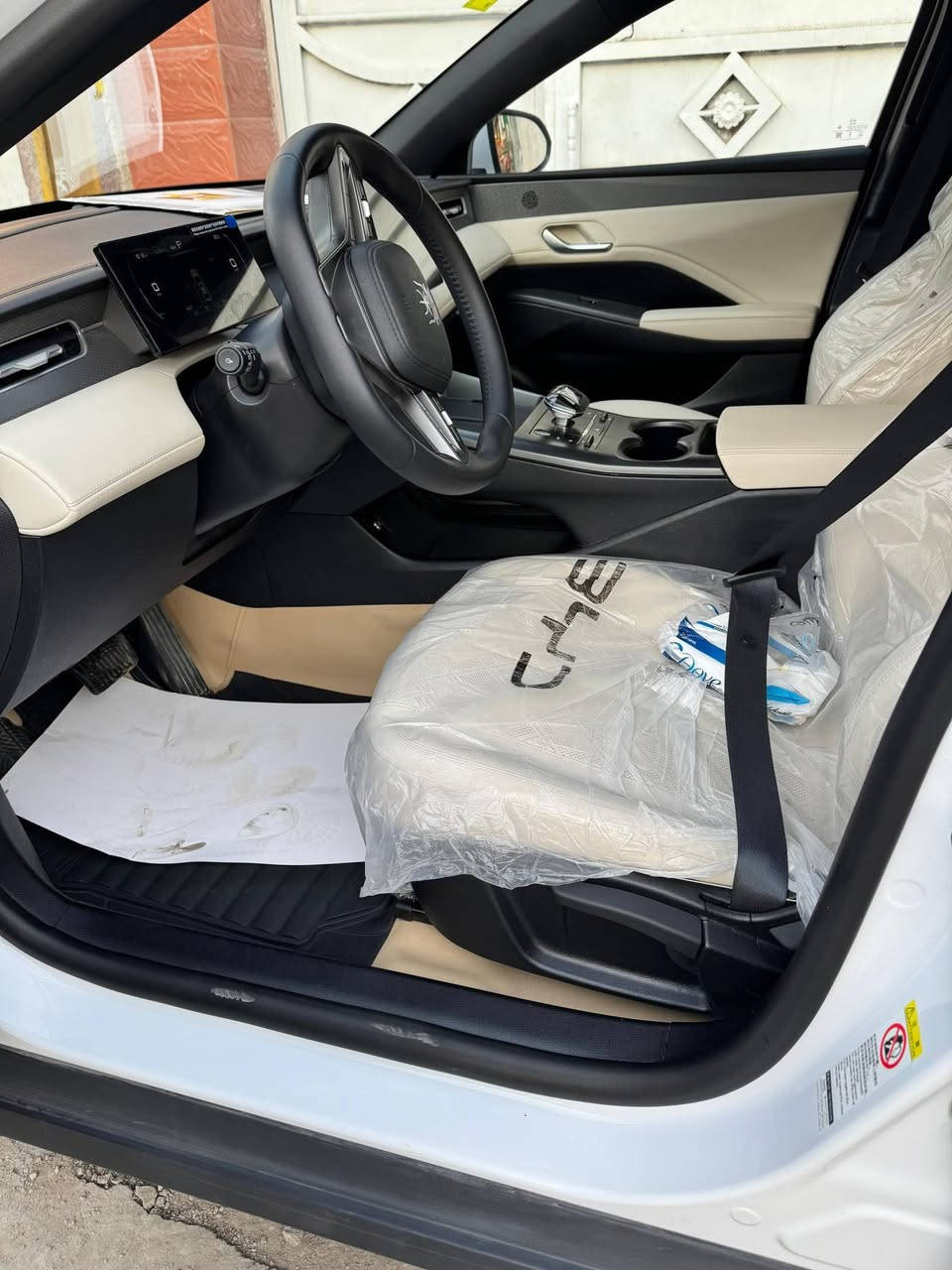 كن بلاس 2025 ماشيه ٨ الاف سياره جديده مدوشمه جلد داخل ابيض السعر ١٧٥٠٠ قفل قفل  العنوان بغداد ***********
