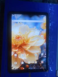 ايباد • ١٢٨ • شاشة مضروبة