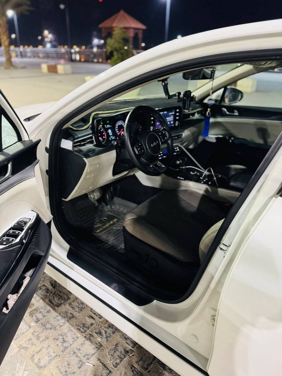 كي فايفk5/// 
2023
السياره ماشيه 52 الف 
كفاله عامه 
السعر 225 
مجالها بسيط 
التفاصيل عل هذا الرقم 
***********
+964 771 876 7931
