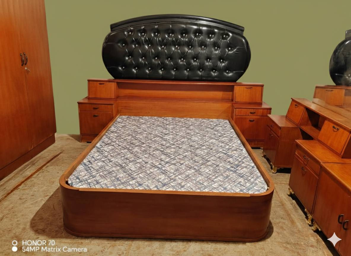 غرفة نوم صاج خمس أبواب شرط النظافه اي عيب مابيهة السعر 465 ويرهم مراوس والعنده يبيع اشتري الشراي يجي خاص اويتصل برقم ***********مكاني كركوك
