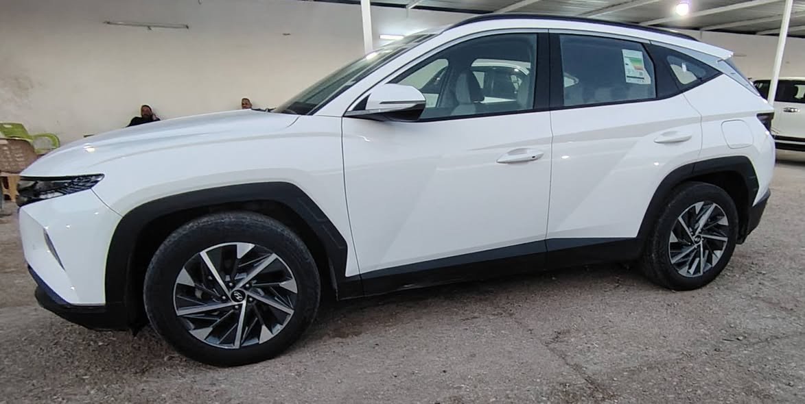 توسان 23 خليجي ماشية ٤٤ مكفولة من الصبغ والتبديل رقم انگليزي السعر ٢٠٠٩ وبيها مجال بسيط سيارة جديدة  للاتصال ***********
