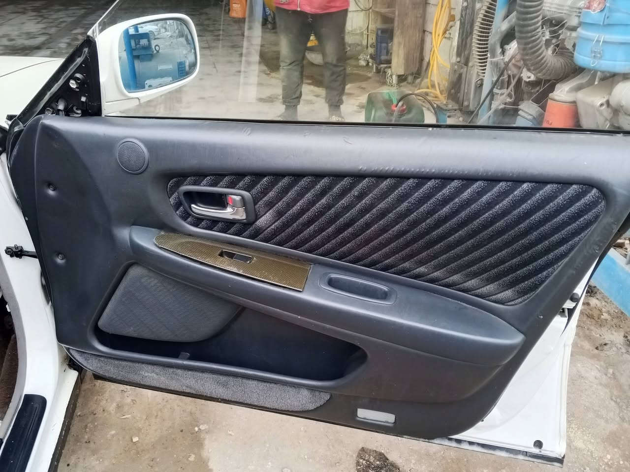 سلام عليكم مارك موديل 98 مكفوله من الكص ونقل الجثه وضربه القويه بس بيه جراد خفيف
مكينه وكير 3000 كير عادي تبريد حداديه اتخم تاير كلها شغاال جديده سياره رقم نكليزي سنويه ال30 سياره عارضيه ب65 وبيه مجال ***********
