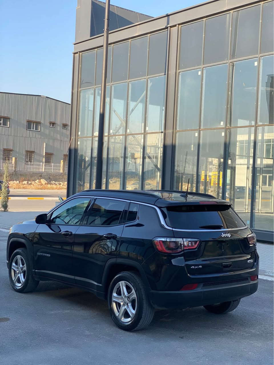 جێب کۆمپاس شکڵ نوێ 2023
فول مواسەفات تەنها پانۆراما نیە
2000 تۆربۆ 4 پستۆن
جاملغی لای سایەق گۆڕاوە بە بیلاد 
جاملغی لای سەکن بۆیاخە بێ ئێرباگ بێ ناوگرتن ٪100 
14 هەزار میل رۆشتووە
ژمارە کاتی مەجالی ٩٠ ڕۆژی هەیە بۆ ڕەقەم کردن
*********** السليمانية, العراق
